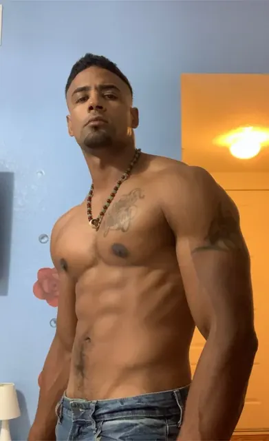 MAXIMUS CROS OnlyFans content creator and photographer