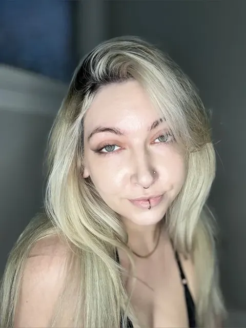 Meaghanisdead OnlyFans blonde creator