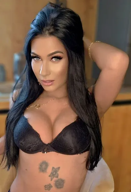 meganreiny OnlyFans petite brunette with blue eyes