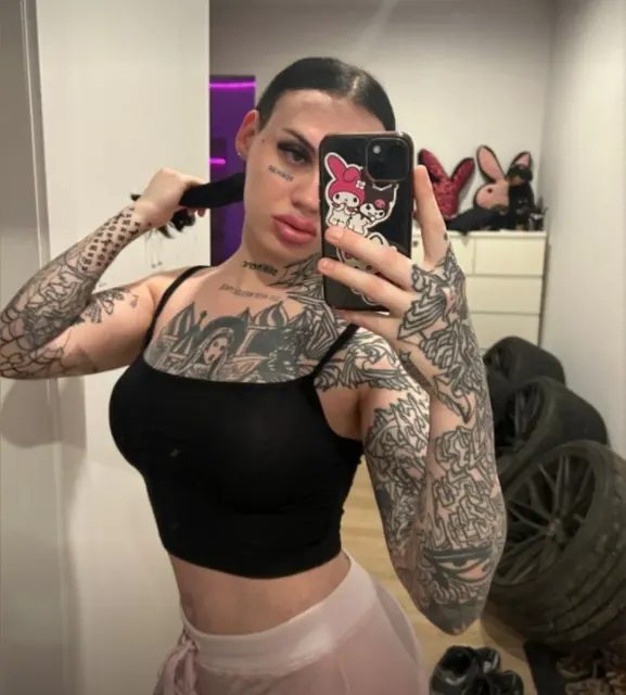 Meяcеdеs OnlyFans creator with a flirty vibe.