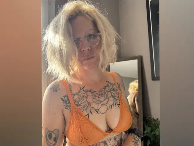 Merilan OnlyFans Creator with Manga Interests