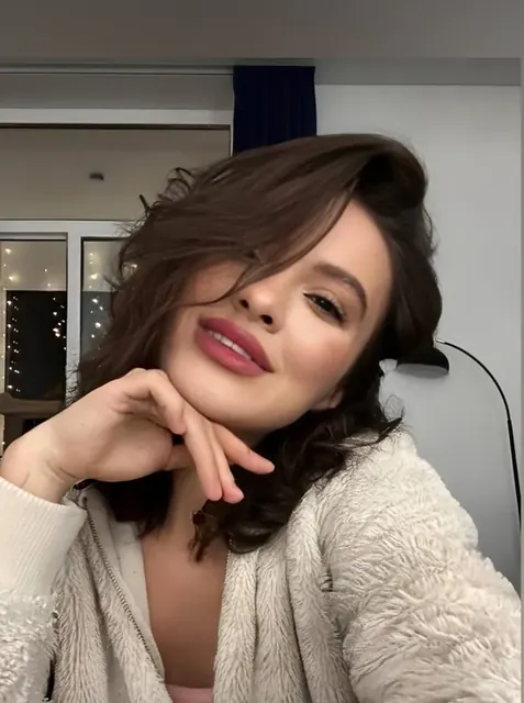 Maria OnlyFans creator with bright personality