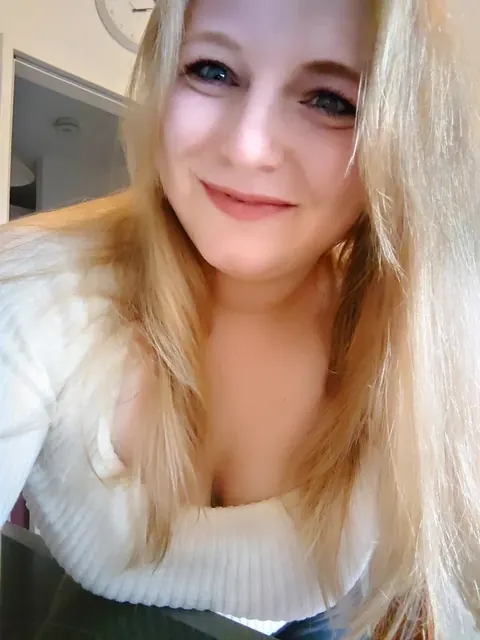 Lovely Mia OnlyFans Curvy