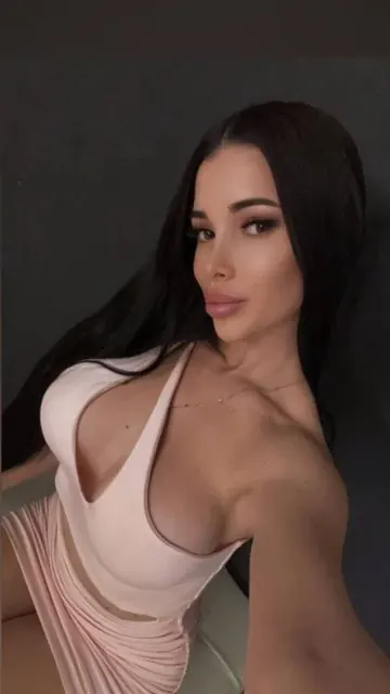 MiaSweet OnlyFans creator with a sweet personality