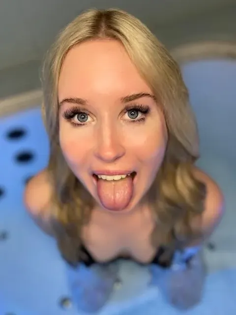 Mia Peach OnlyFans creator sharing lifestyle content.