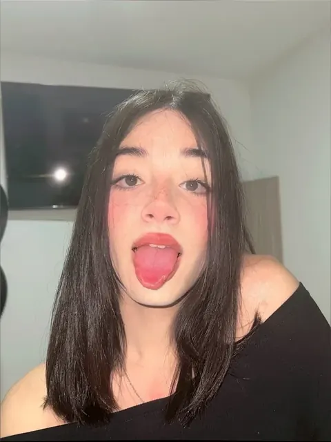Mia 18yo .༘ OnlyFans creator with a naughty look