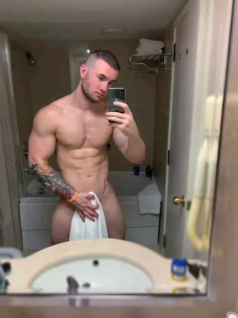 Mickfitness_ OnlyFans male fitness creator