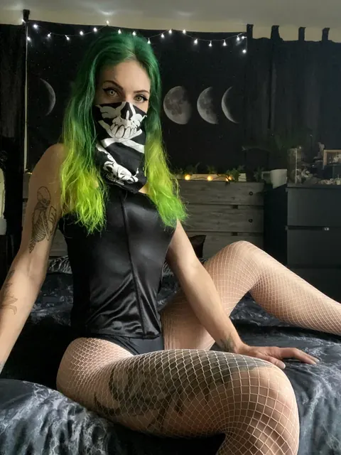 midnitemascara_ OnlyFans Gothic Gamer Girl
