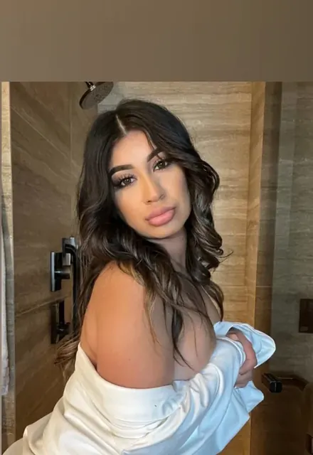 Milamilkshake OnlyFans glam brunette creator
