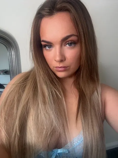secret girlfriend OnlyFans creator with exclusive content