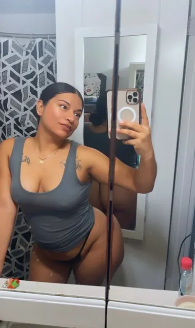 Milknhoneyrose OnlyFans creator with engaging content
