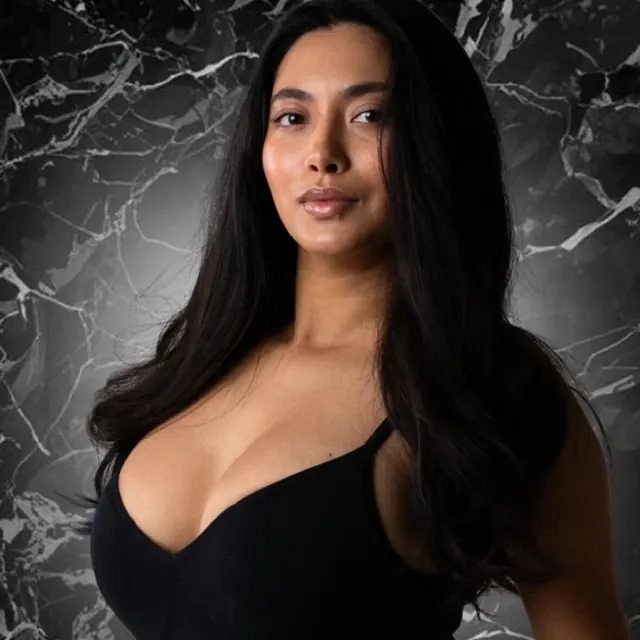 Emmy Danvers OnlyFans Curvy Beauty