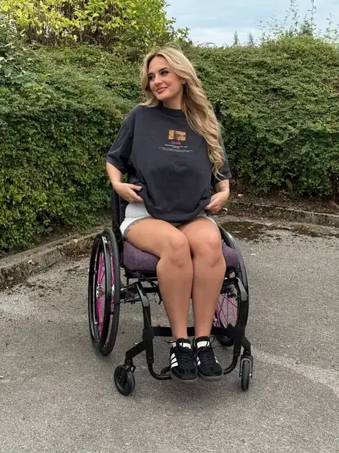 MimiMidnight OnlyFans creator wheelchair user