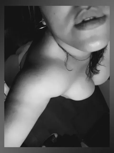 Minina en pose OnlyFans creator with enticing content