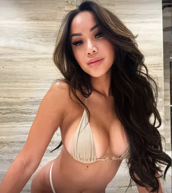 MinnieMichele OnlyFans golf babe