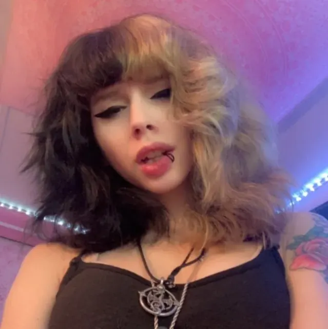 Mintysesh OnlyFans creator with NSFW content