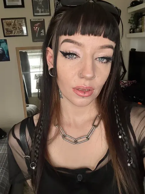 Misssaskia OnlyFans profile with tease content