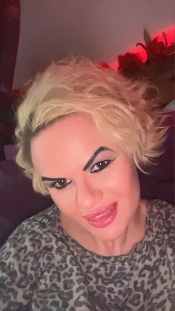 Missannaliseuk OnlyFans model with enhanced attributes