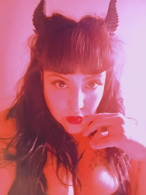 Mistress Anne Lee OnlyFans seductive aesthetic