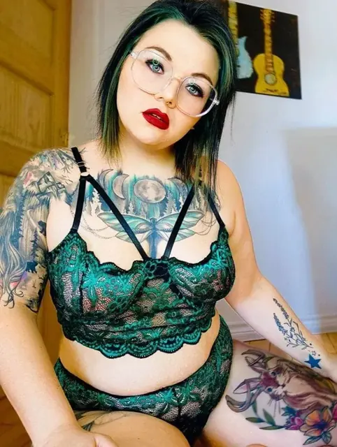 Flo OnlyFans naughty girl