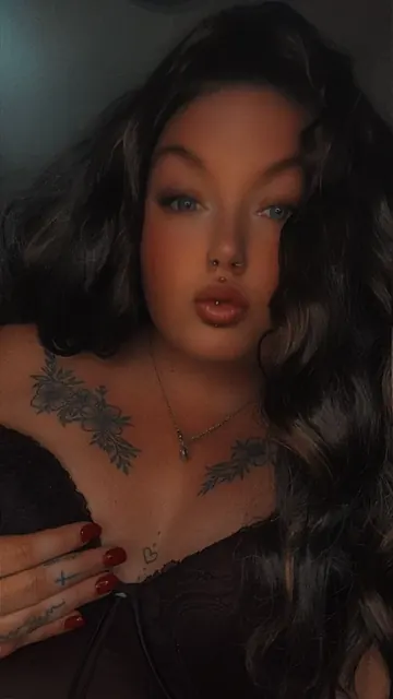MissNorfolkX OnlyFans creator with a big ass