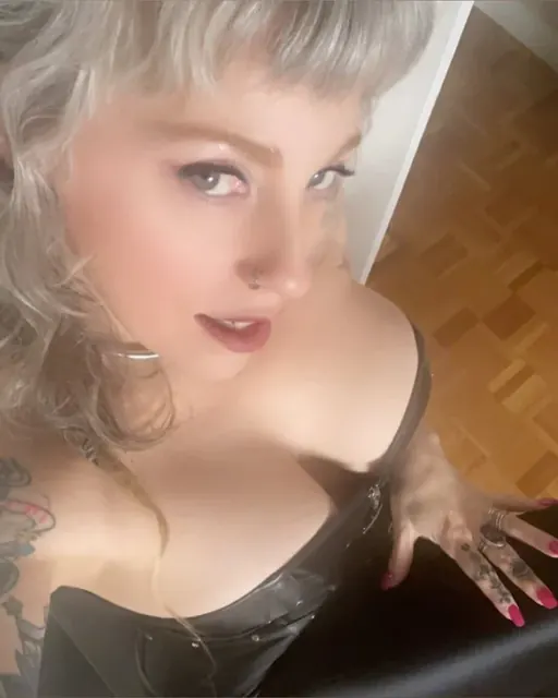 Cassie Moore OnlyFans Grey Hair Creator