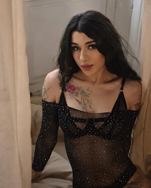 Mollyyllom OnlyFans hot babe