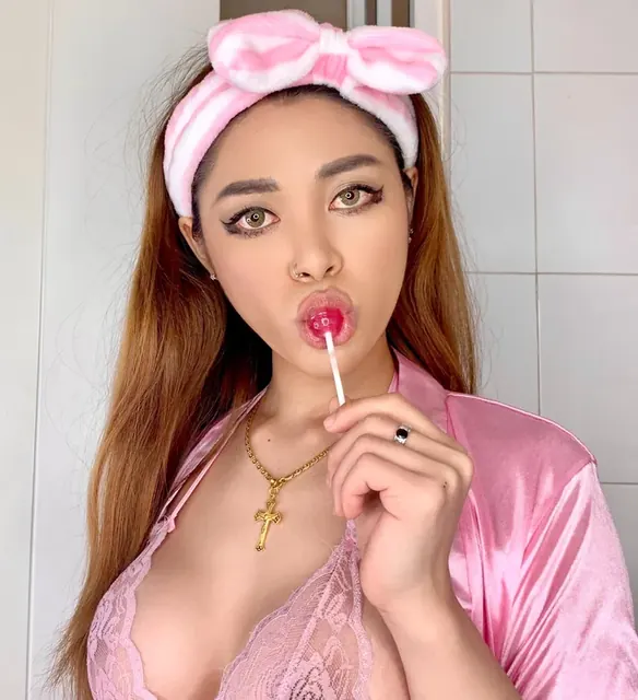 Molly Pop OnlyFans creator fun and engaging