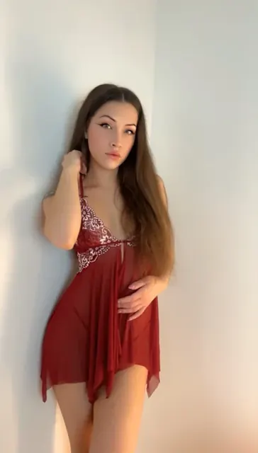 Molly Popz OnlyFans creator with engaging content