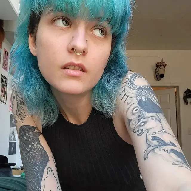 Acacia OnlyFans alternative tattooed nerdy babe