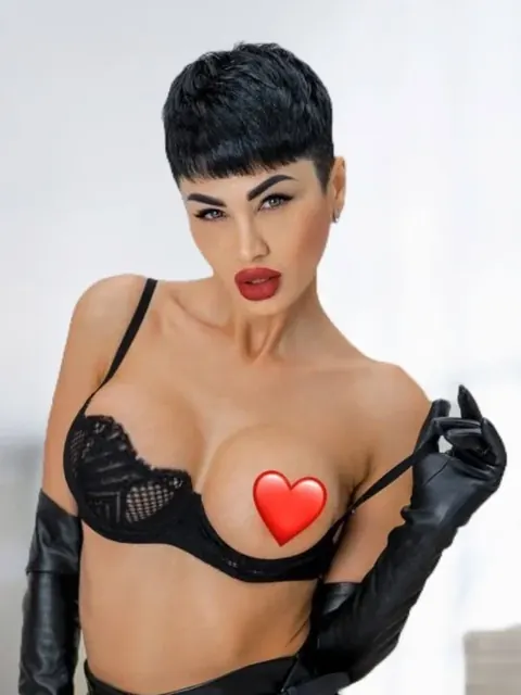 Yummy Mommy OnlyFans confident MILF