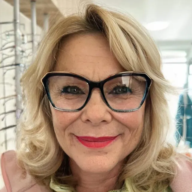 Mommy Molly OnlyFans all-natural model
