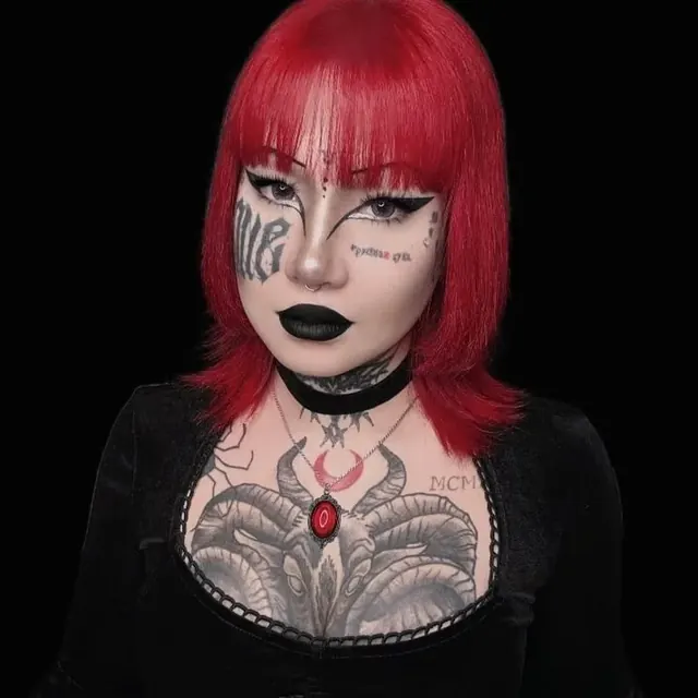 𝕸𝖔𝖒𝖔𝖎 ⁺‧₊˚ ཐི⋆♱⋆ཋྀ ˚₊‧⁺ OnlyFans tattooed creator