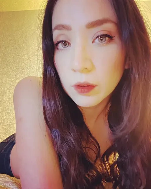 Felicia Moon OnlyFans creator with sensual photos.