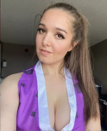 Morallygreyismyfavcolor OnlyFans creator with cosplay content.