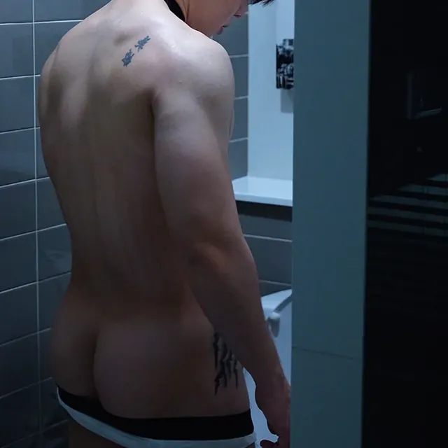 Know OnlyFans creator with sexy photos