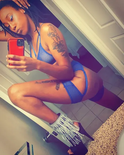 MrsBlixxx OnlyFans content creator