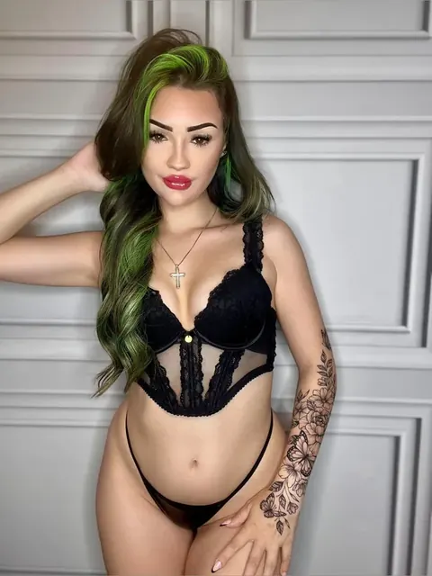 Soph mrspetitexxx OnlyFans petite creator