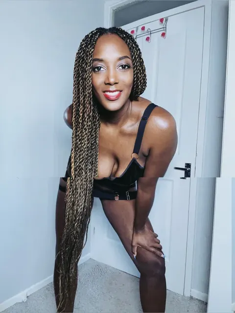 Mistress Lorraine Femdom Amazonian OnlyFans ProDomme