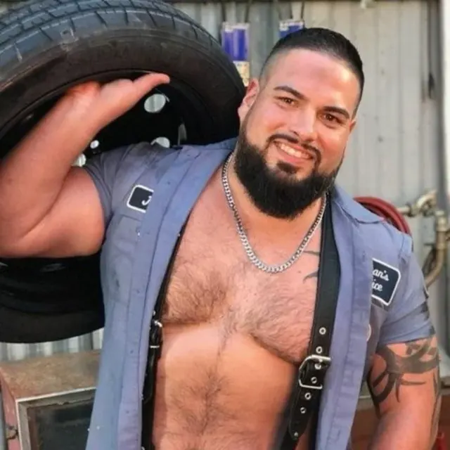 Musclesandtacos OnlyFans athletic musclebear