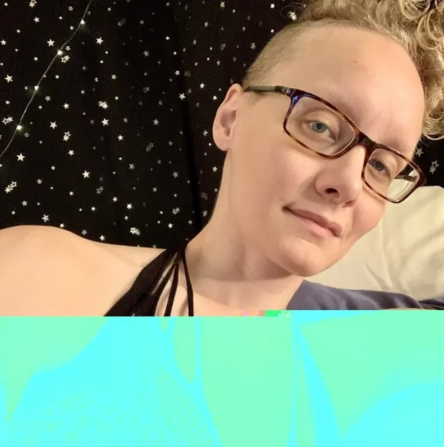 Lee on OnlyFans, engaging content creator
