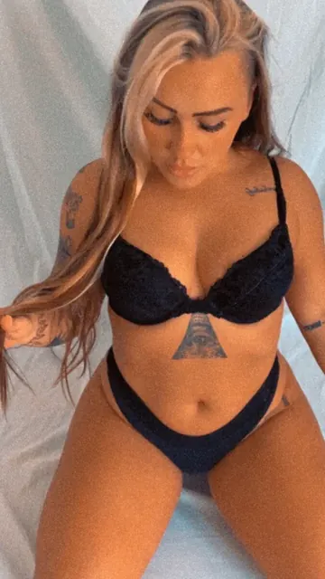 M!LPHY OnlyFans creator with enticing photos and services