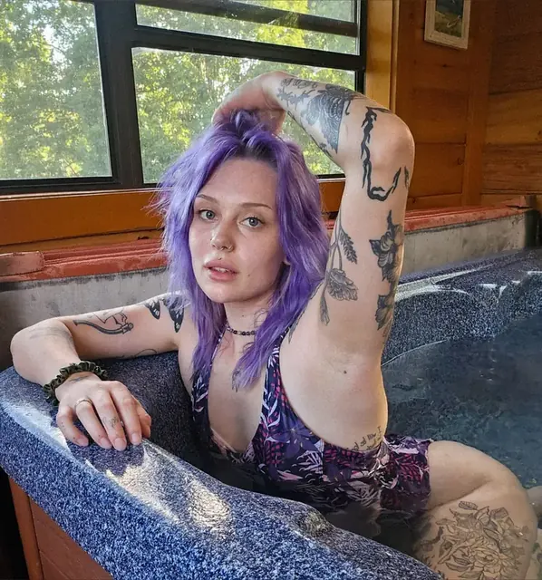 MythicMaggie OnlyFans foot fetish model