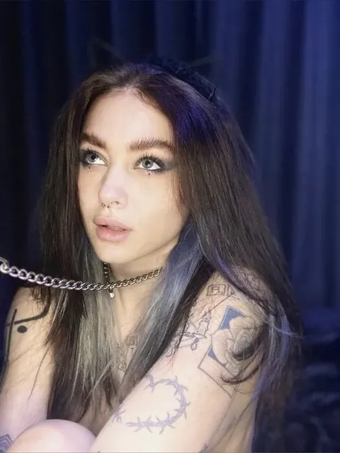 Nakedhugsfree OnlyFans creator with tattoos