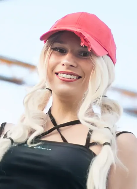 Olivia OnlyFans creator with artistic flair