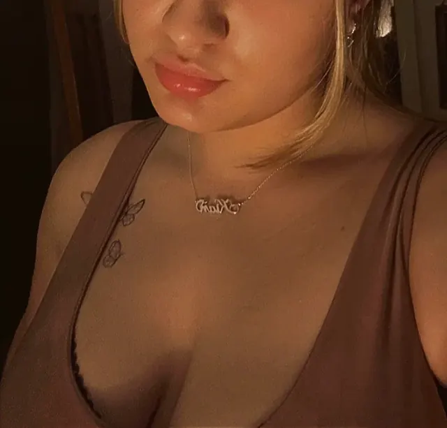 Goddess Naomi-May OnlyFans foot worship creator