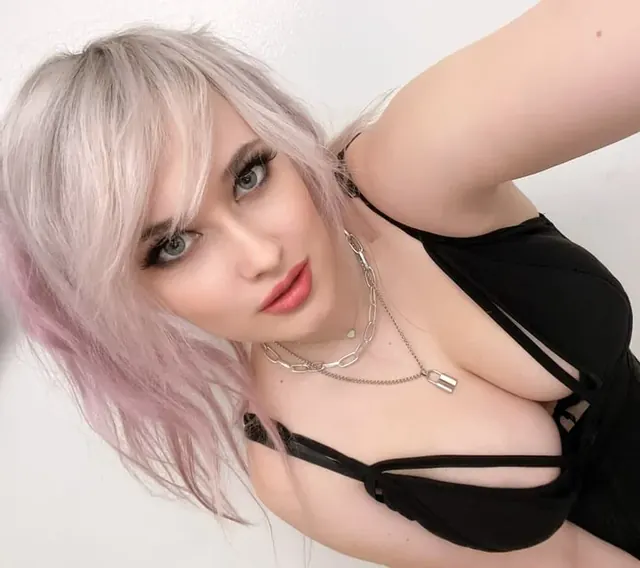 Natalia Kat OnlyFans Curvy Blonde