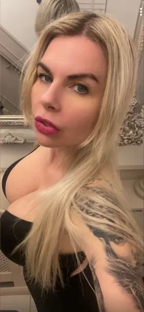 Natalie Dubois OnlyFans blonde lingerie model
