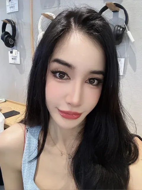 Bewty Big Bangkok OnlyFans creator with exclusive content.