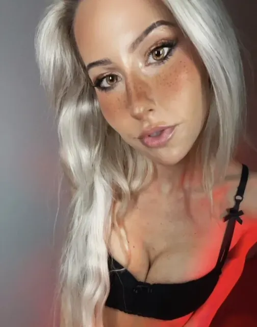 Navi OnlyFans creator with sensual content